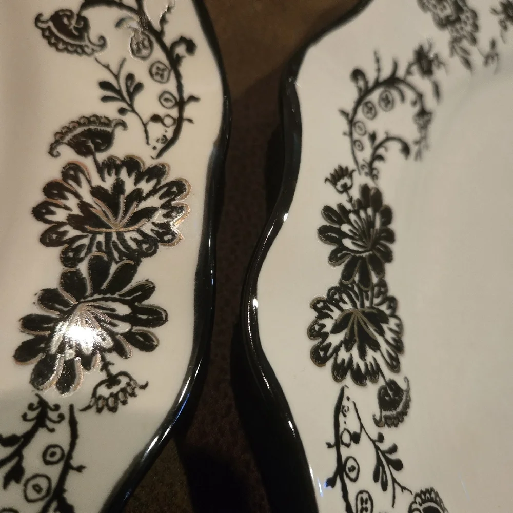 Potter's Studio Halloween VICTORIAN SKELETON (4-PC) Dinner Plates~ Scalloped/New - Picture 2 of 9